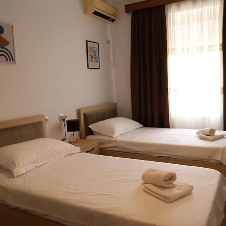 Daniel City Center Apartment Берат Екстер'єр фото