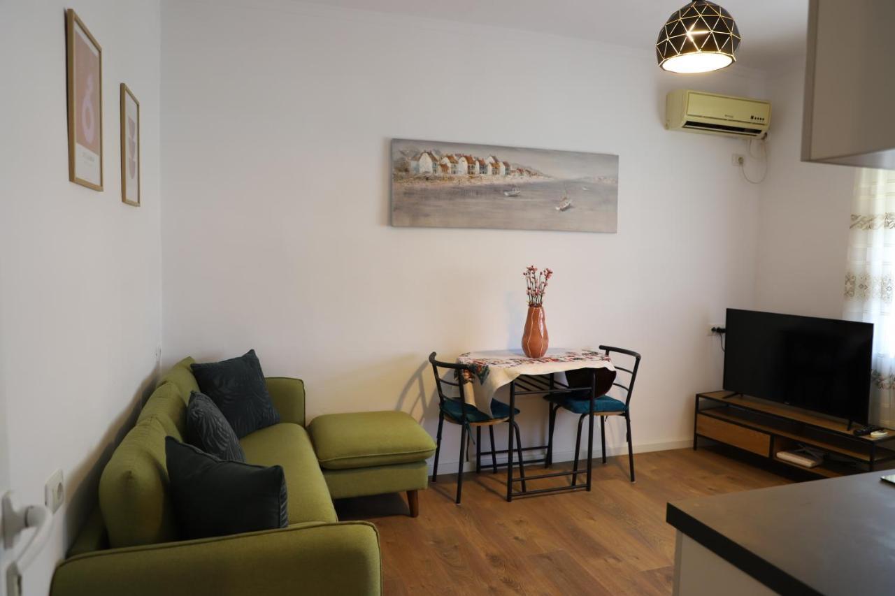 Daniel City Center Apartment Берат Екстер'єр фото