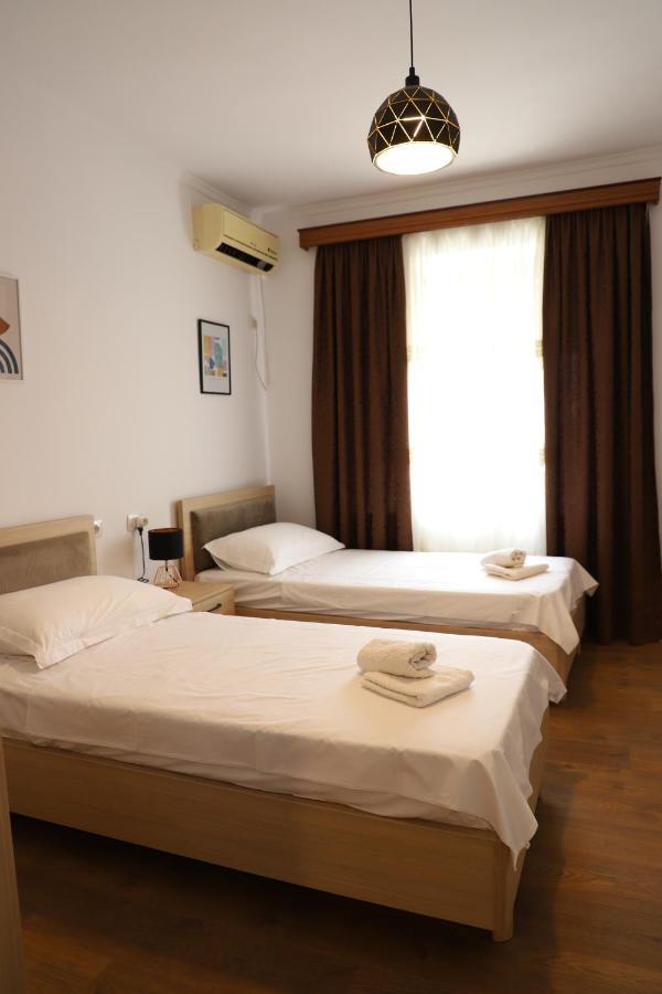 Daniel City Center Apartment Берат Екстер'єр фото