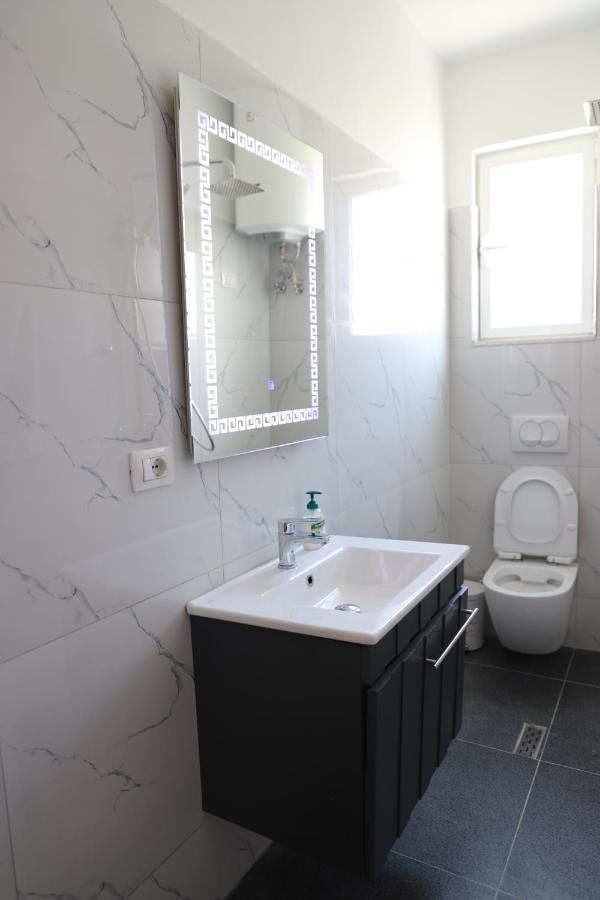 Daniel City Center Apartment Берат Екстер'єр фото